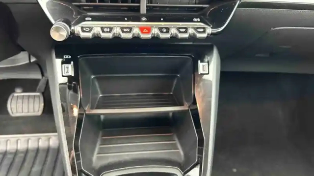 Peugeot 208 hybrid 100 e-dcs6 — photo 29