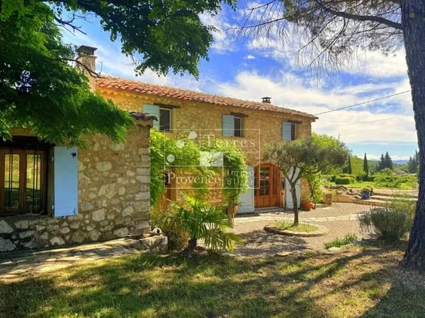 Propriété de charme en Provence - Maison en pierre avec piscine et grand terrain arboré