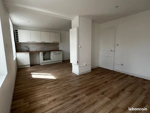 Appartement 4 Pieces Rénové 92m2 Lumineux avec Extérieur