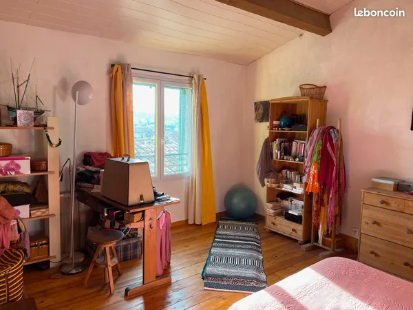 Chambre sous les toits dans colocation