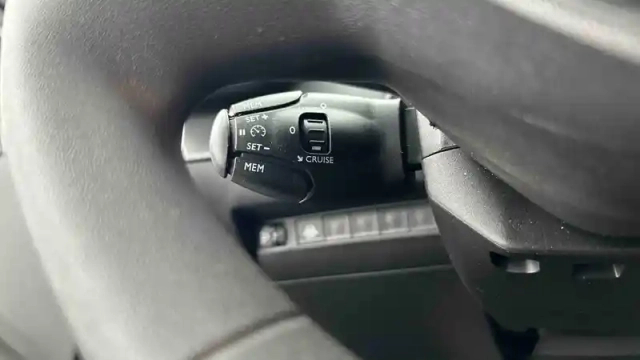 Peugeot 208 puretech 75 s&amp;s bvm5 — photo 74