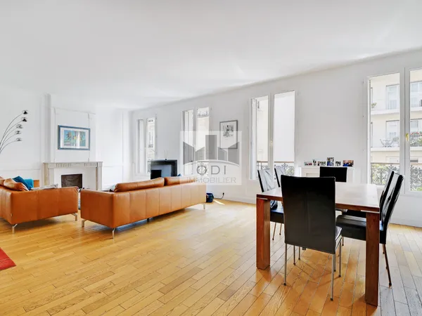 Appartement 5 pièces Village d'Auteuil avec cave et parking