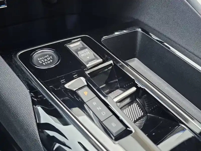 Peugeot 3008 phev hybrid 180 eat8 — photo 12