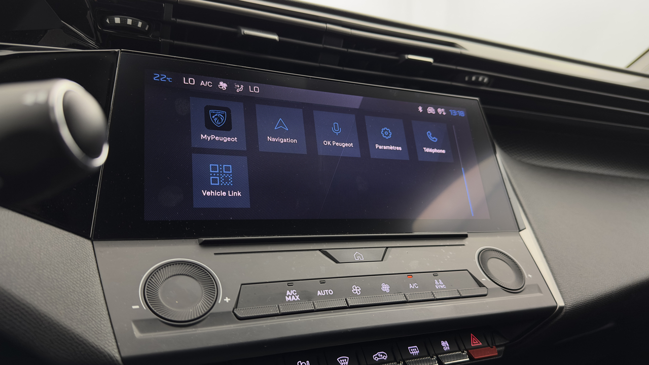 Peugeot 308 SW PHEV 180 e-EAT8 — photo 25