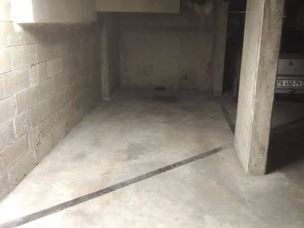Parking 12 m²