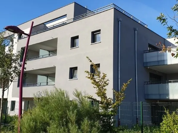 Yutz Aéroparc Appartement 48 m2 rénové avec jardin privati