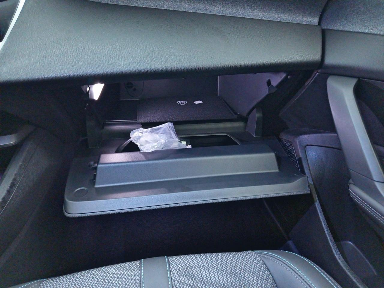 Peugeot 308 sw phev 180 e-eat8 allure — photo 19