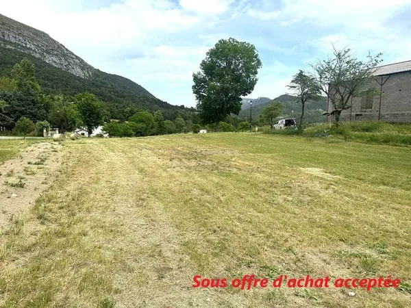 Terrain constructible de 800 m2