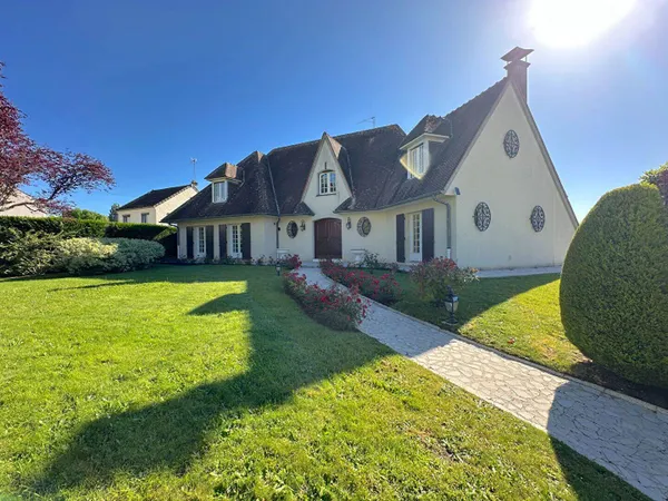 Maison 10 pièces 271 m²