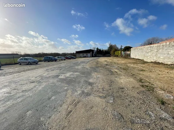 Stationnement Location La Vergne   30€