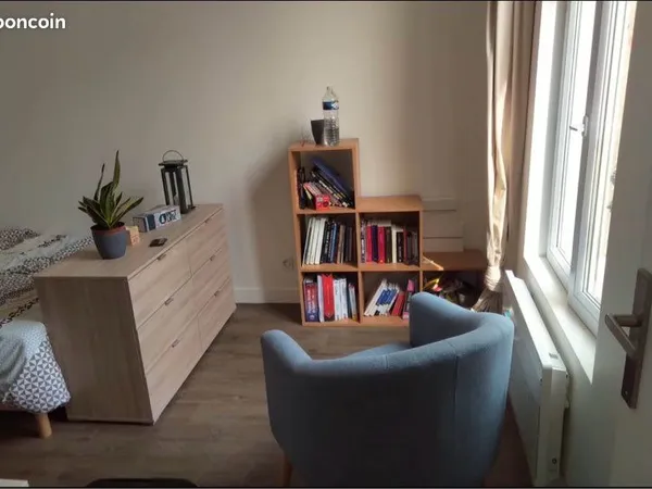 Appartement F2, bord de Seine, proche métro