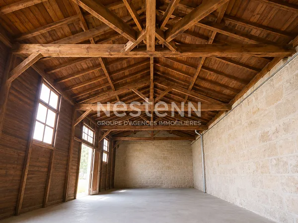 Garage/Atelier barrière Saint-Genès de 86 m2 au sol 4,5m HSP. parcelle de 100m2