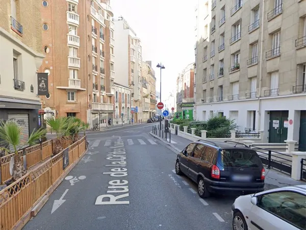 Local commercial 140 m² PARIS