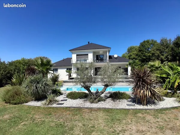 Maison contemporaine 214 m² - piscine chauffée - terrain 3 200 m² - dpe a