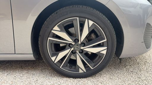 Peugeot 308 SW 1.5 BlueHDi 130 EAT8 - Allure Pack – 2023 – 120877 km – Diesel – Boîte Automatique — photo 17