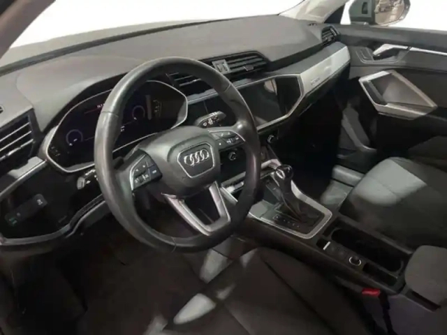 Audi Q3 35 tfsi 150 ch s tronic 7 design — photo 9