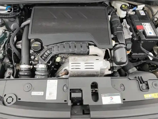 Peugeot 208 puretech 100 s&amp;s eat8 — photo 12