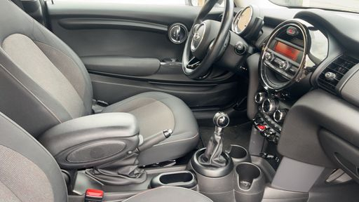 Mini One 1.2 102 - Hatch – 2016 – 126356 km – Essence – Boîte Manuelle — photo 16