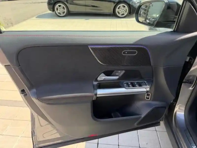 Mercedes Gla 200 d amg line — photo 34