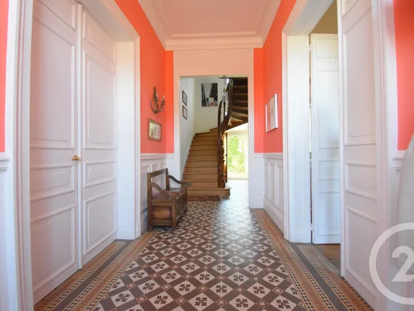 Maison 8 pièces 235 m²