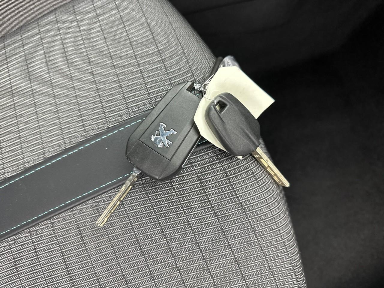 Peugeot 208 puretech 100 s&s bvm6 allure — photo 33