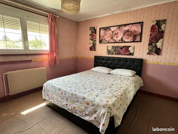 Chambre disponible en colocation dans une grande maison