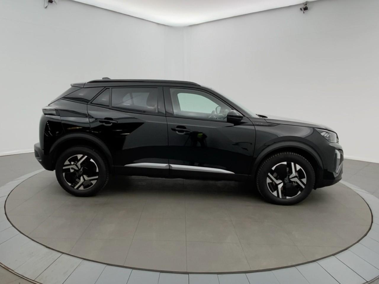 Peugeot 2008 hybrid 145 e-dcs6 gt — photo 4