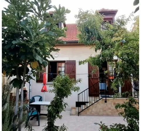 Stains Le Globe - Belle maison familiale de 100 m² avec jardin, terrasse et 4 stationnements