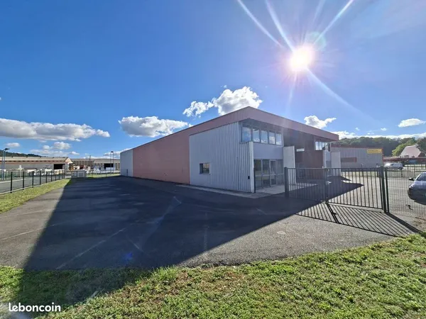 Local commercial 900 m² BOULAZAC ISLE MANOIRE