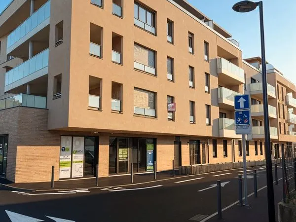 LOCAL COMMERCIAL- DISPONIBILITE IMMEDIATE- 70 m² - SAINT-ROMAIN-EN-GAL (69)
