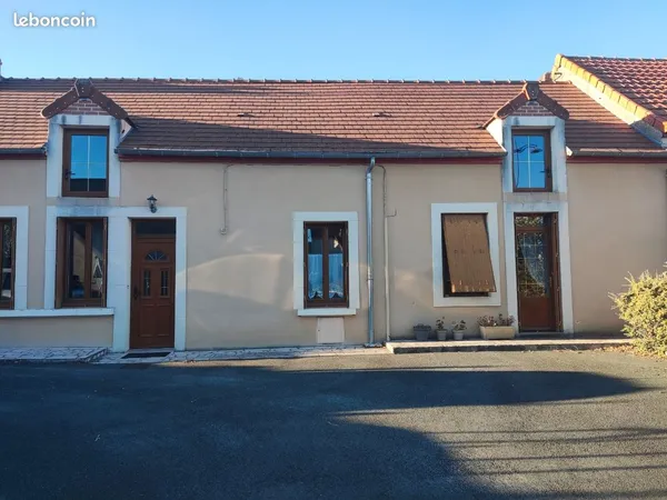 Maison dans le bourg