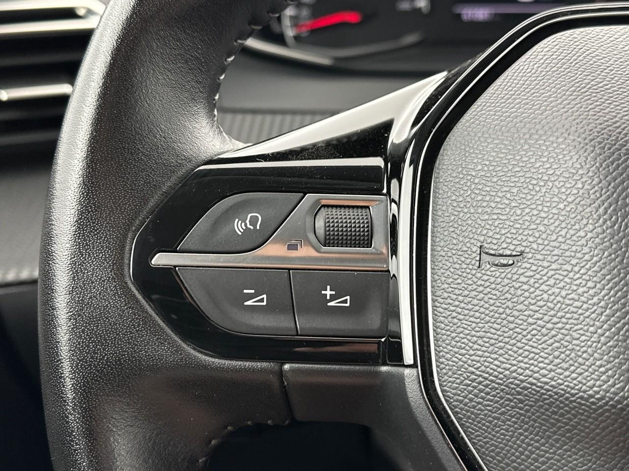 Peugeot 208 puretech 100 s&s bvm6 style — photo 20