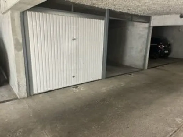 GARAGE FERME EN SOUS SOL SECURISE