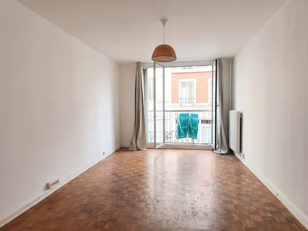STUDIO 30 M² PARIS 18 Métro Jules Joffrin