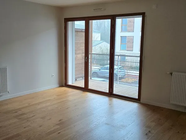 Location appartement 2 pièces 45 m² avec balcon et parking - L'Isle-Adam