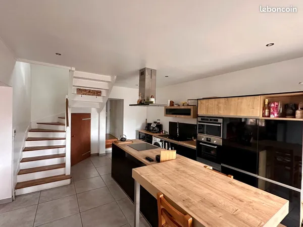 Maison lumineuse avec 2 hectares de terrain à Quistinic