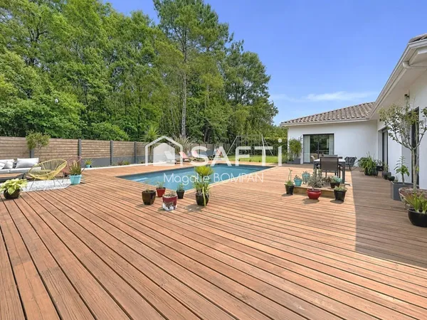 Contemporaine de 2018, vue forêt, piscine, proche centre-ville