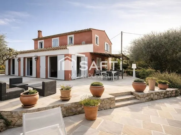 Bastide en pierre sur 1,3 ha avec piscine