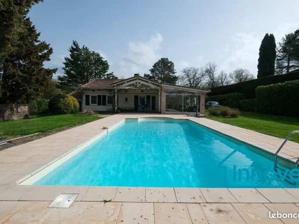 Maison 7 pièces 234 m²
