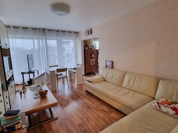 Lumineux appartement 5 pièces - vendu occupé - au dernier ét