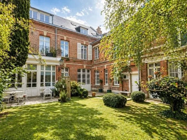 Maison 15 pièces 447 m²