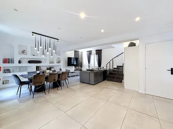 À VENDRE - MAISON DE 250 M² AVEC JARDIN, TERRASSE ET DEUX APPARTEMENTS INDÉPENDANTS - IDÉAL RÉSIDENC