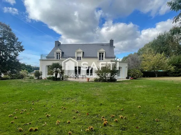 Languidic bourg Maison d'architecte, 202 m2,jardin