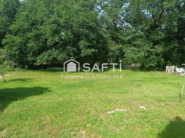 Terrain 3079 m² en partie constructible + étang