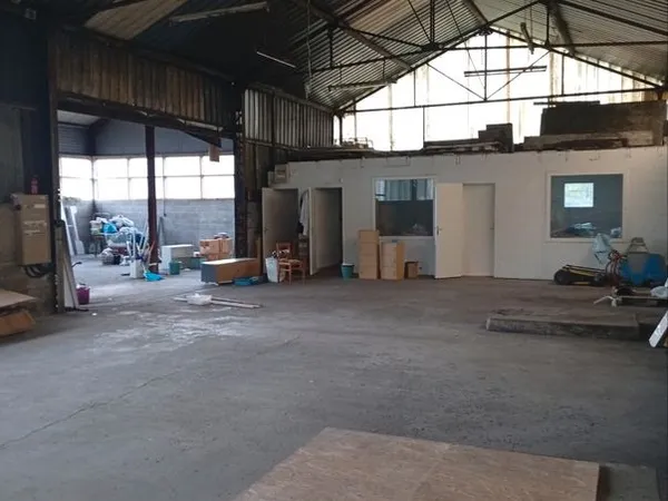 Local de stockage / atelier - 362,5 m²
