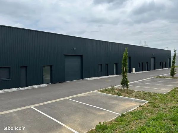 Local d'activités 200m2