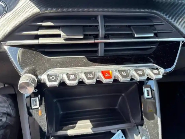 Peugeot 208 electrique 50 kwh 136ch — photo 19