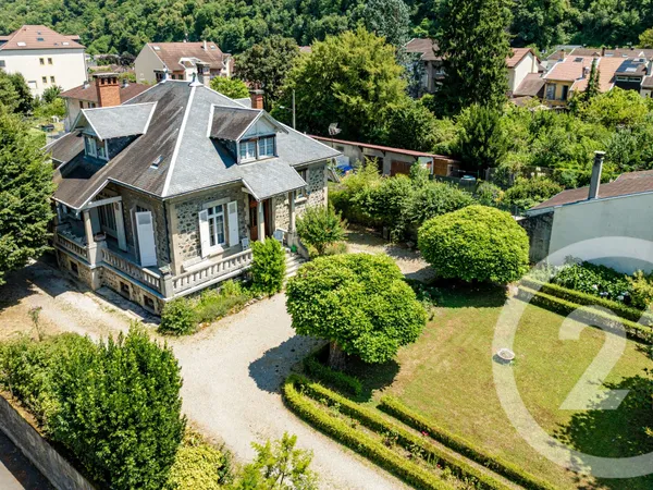Maison 9 pièces 230 m²
