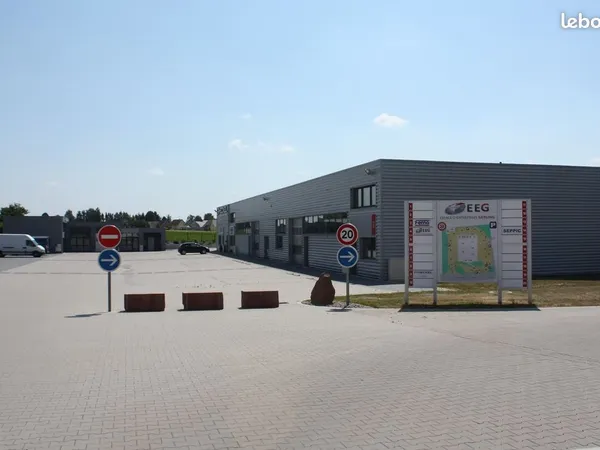Local d'activité / Hall de stockage avec bureaux