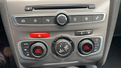 Citroen C4 TPMR 1.6 BlueHDi 120 - Millenium – 2017 – 118900 km – Diesel – Boîte Automatique — photo 37